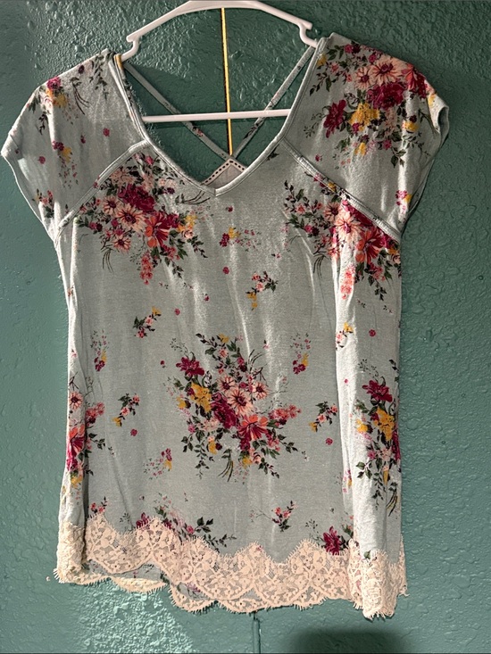 Rewind Tops - Rewind Light Sage Floral V‑Neck Tunic with Lace Trim